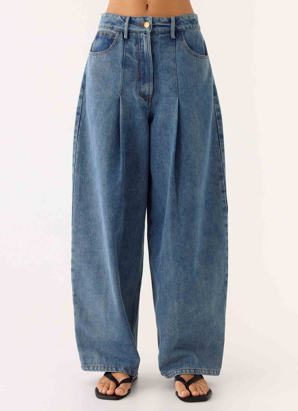 Zayn Pleated Denim Jeans - Light Wash Blue